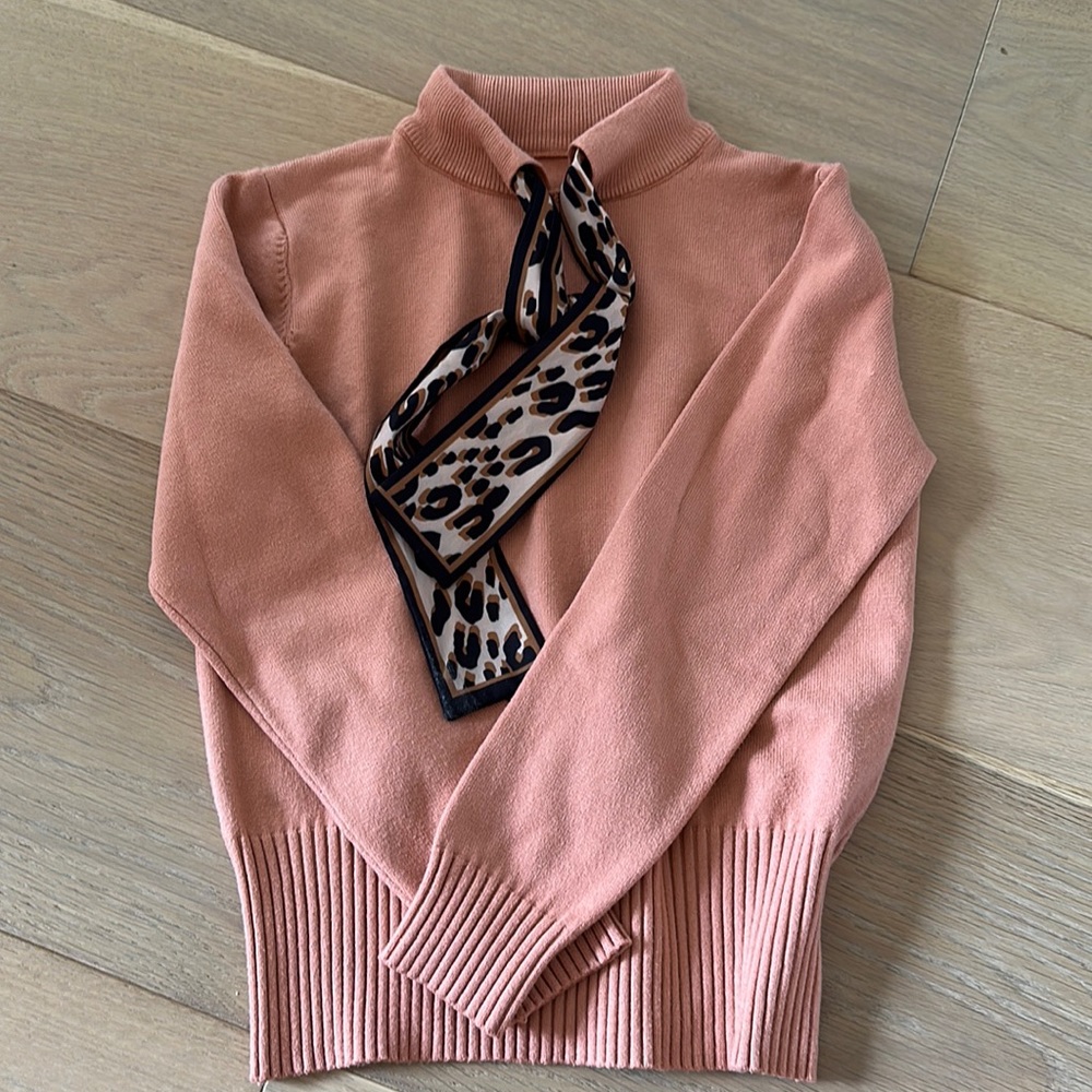 Salmon Colour Sweater w. Tie